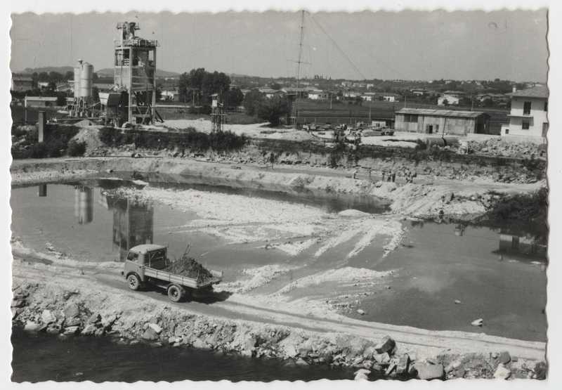 Fiume Isonzo, Gorizia. Opere di sbarramento in costruzione. Panorama sul cantiere di bonifica. Veduta dall'alto
